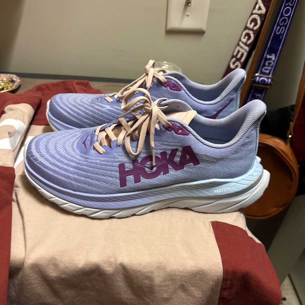 Selling size 10 free people hokas